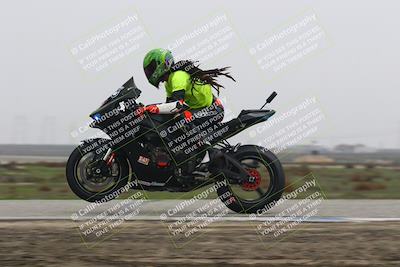 media/Nov-30-2025-TrackDaz (Sun) [[d8b22663df]]/B Group/Session 5 (Wheelie Bump)/